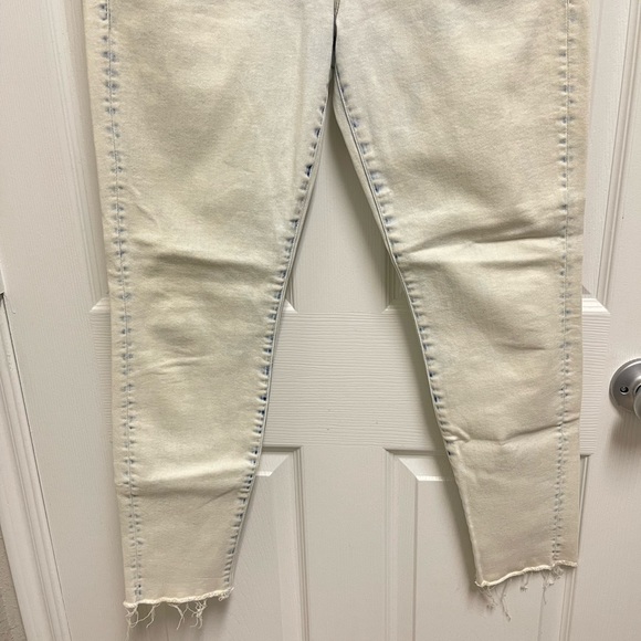 MOTHER Looker Ankle Fray in Out of the Box - Picture 3 of 12